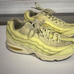 Nike Air Max 95 GS Citron Tint Wolf Grey Sneakers Sz 4.5Y